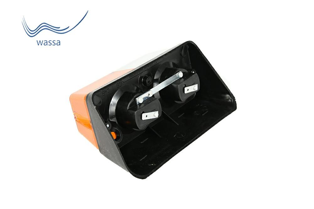LAMPA BOCZNA PRAWA FP204 PLASTIKOWA 20023