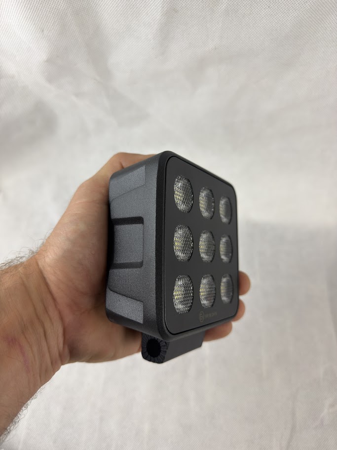 Lampa robocza LED kwadratowa Kramp 90W 6800 lm 12/24V 108×120,7×52,7 mm światło rozproszone Deutsch 18 LED