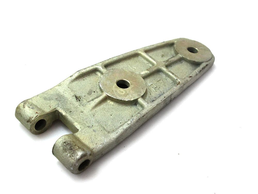 Zawias drzwi ruchomy prawy dolny do MTZ 1523 25226708066-01-BY
