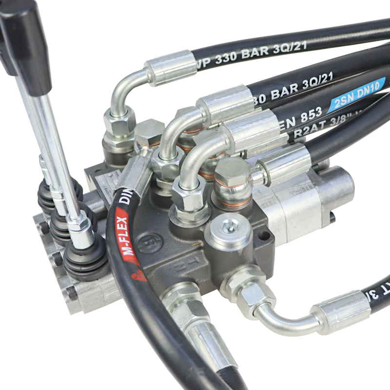 Trzysekcyjny rozdzielacz hydrauliczny do ciągnika Ursus C-330