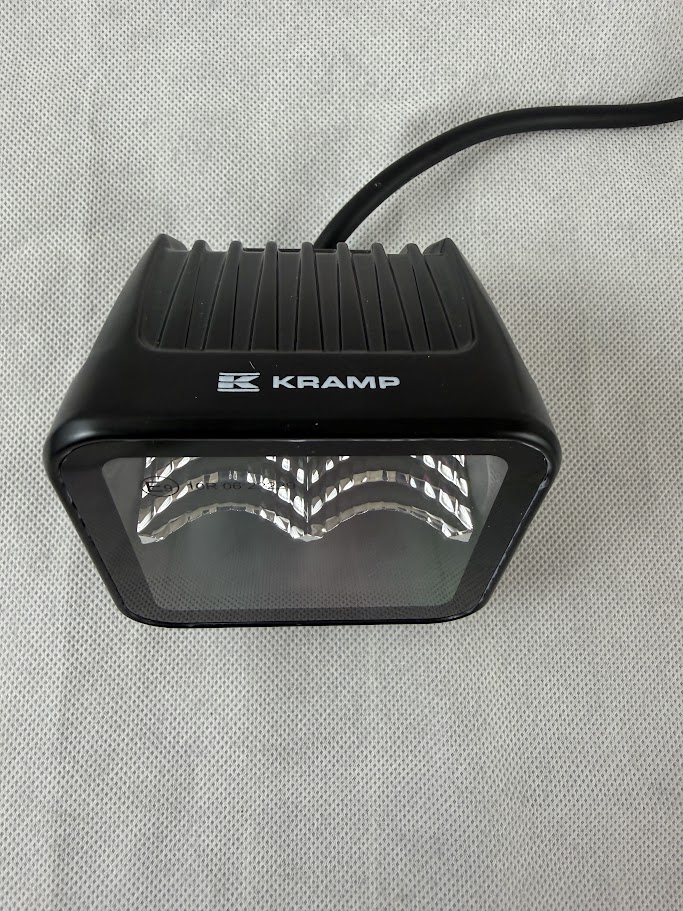 Lampa robocza LED Kramp kwadratowa 40W 4800 lm 12/24V 81×82,5×67,5 mm światło rozproszone Deutsch 4 LED