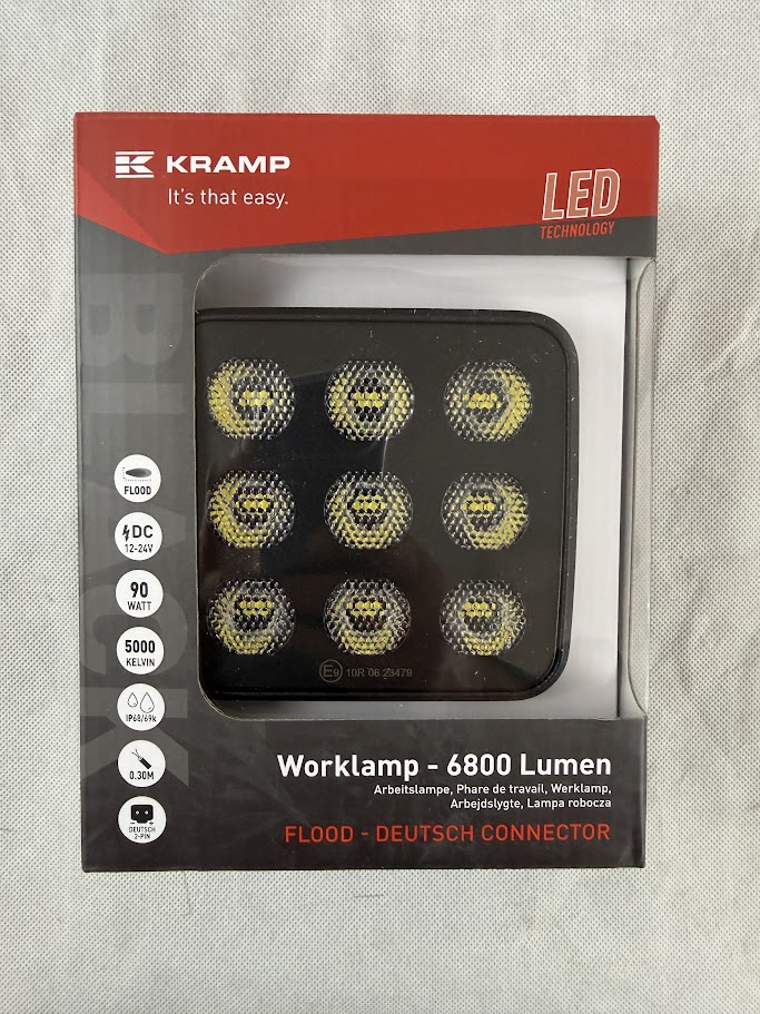 Lampa robocza LED kwadratowa Kramp 90W 6800 lm 12/24V 108×120,7×52,7 mm światło rozproszone Deutsch 18 LED