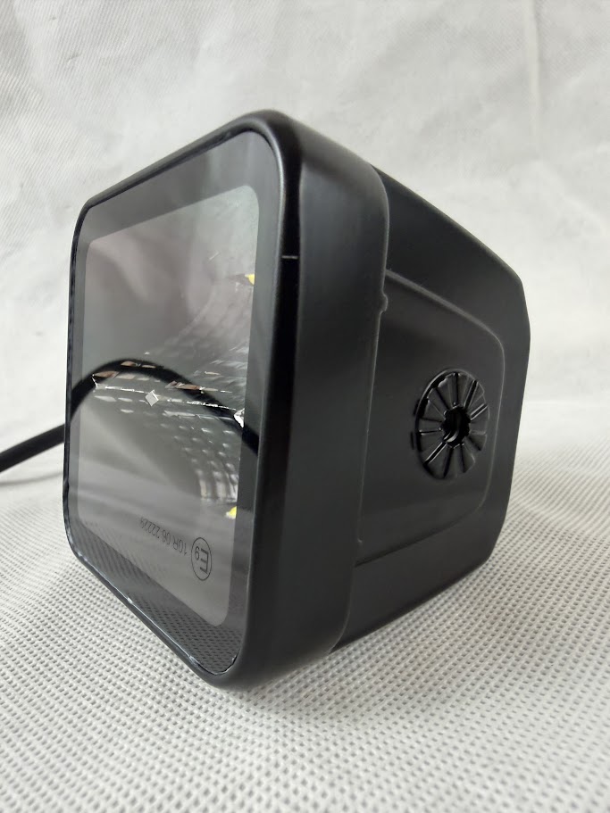Lampa robocza LED Kramp kwadratowa 40W 4800 lm 12/24V 81×82,5×67,5 mm światło rozproszone Deutsch 4 LED