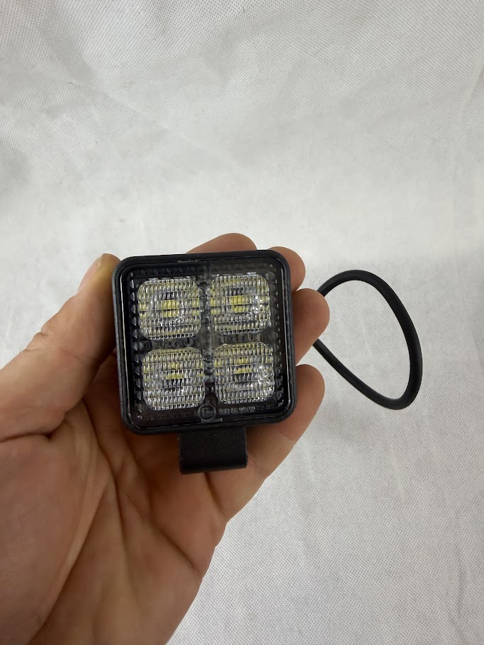 Lampa robocza LED Kramp kwadratowa 12W 1200 lm 12/24V 53,7×75,5×32,3 mm światło rozproszone Deutsch 8 LED