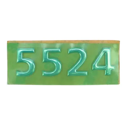 Znak 5524 srebrny litery wypukłe 37200