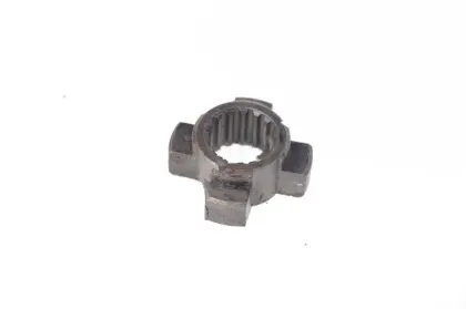 Krzyżak przesuwny wspornika pompy hydraulicznej do Ursus C-360 50546440