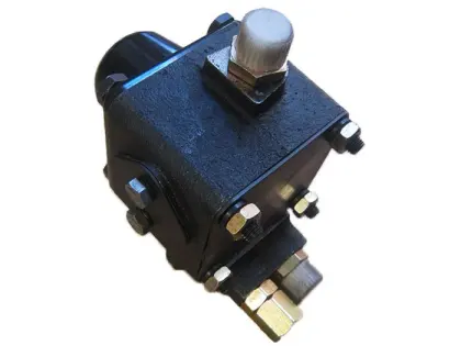 Rozdzielacz serwomechanizmu do MTZ 80/82 503406015-AX