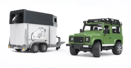 ZABAWKA BR LAND ROVER Z PRZYCZEPĄ I KONIEM